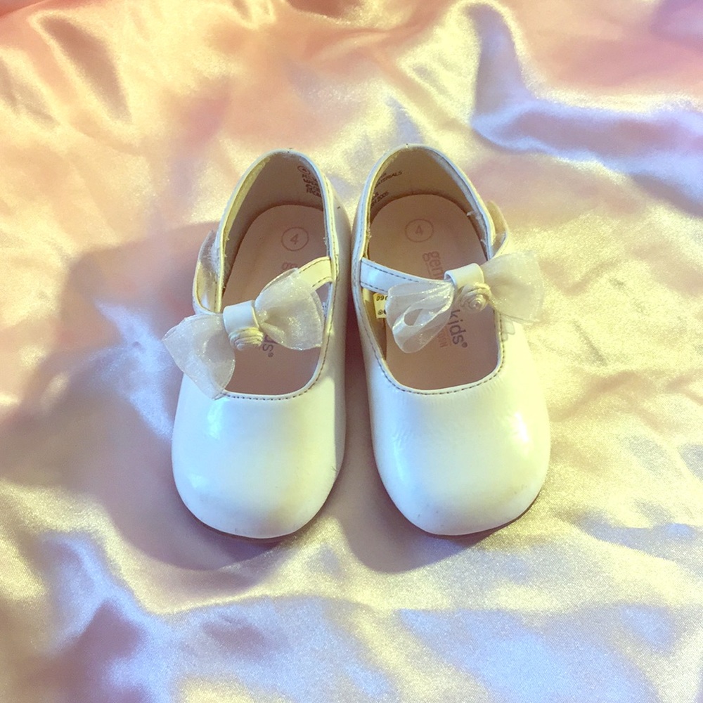 OSHKOSH girls dress shoes size 4